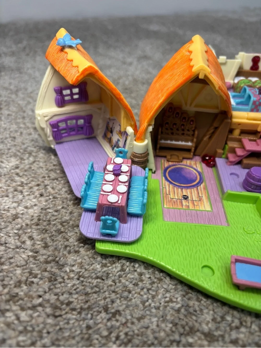 Bluebird Disney Snow White & The Seven Dwarfs Polly Pocket Cottage - COMPLETE
